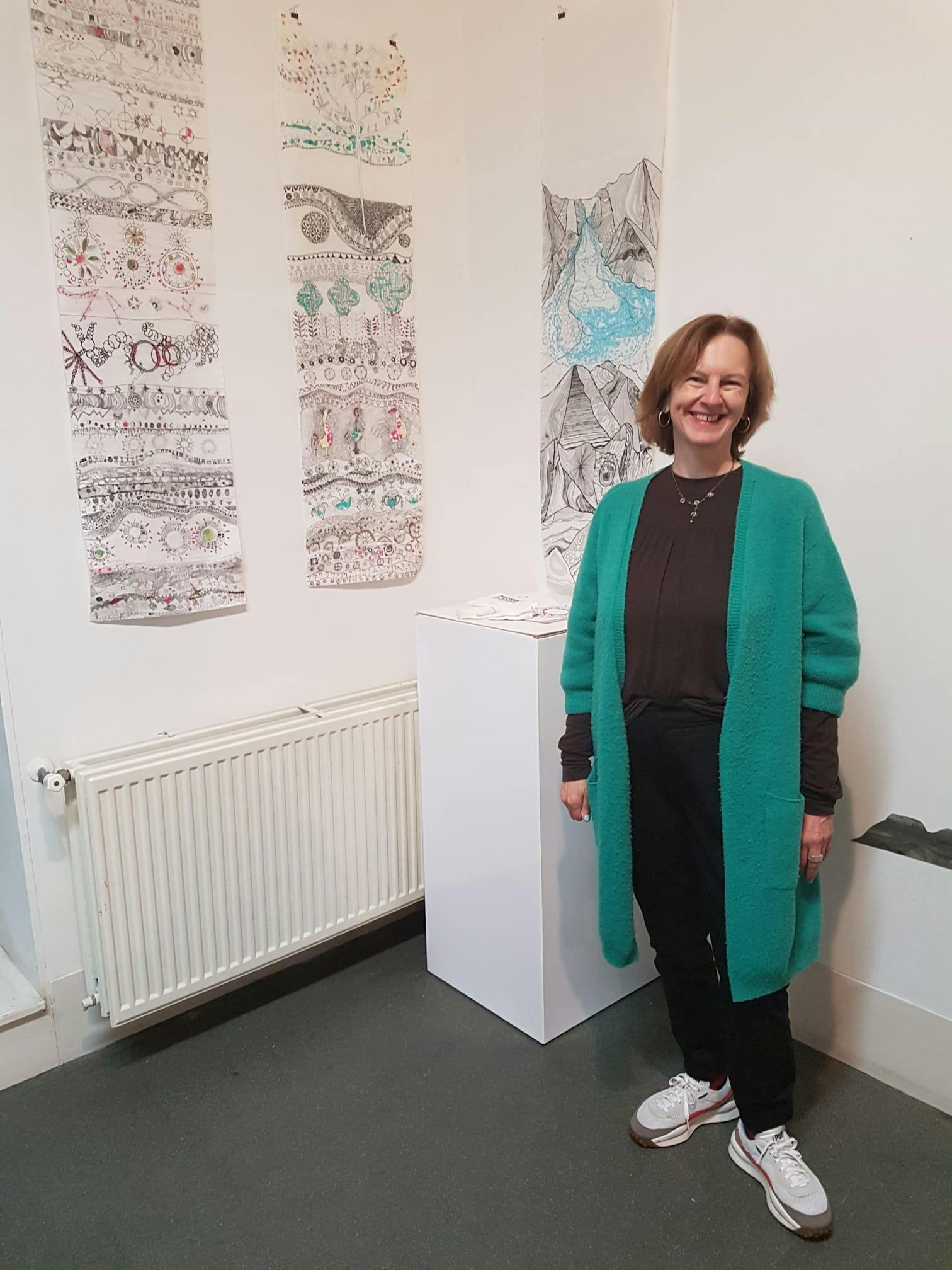 Brigitte Stark bij expositie